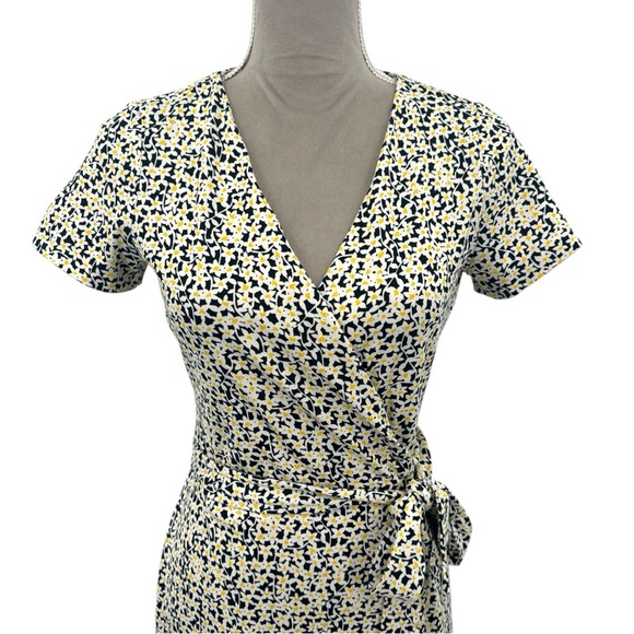 Diane von Furstenberg Julian DVF Short Sleeve Wrap Dress - Daisy Floral - Size 6 - Picture 4 of 12